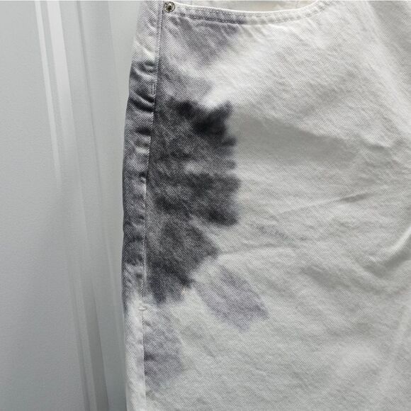 Edwin, Womens shorts In light off white. NWT-Size 32🔥🔥 - Picture 9 of 13